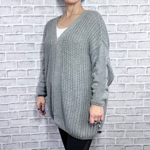 |•MOON & MADISON•| Oversized Grey Cardigan Size Small - Picture 5 of 8